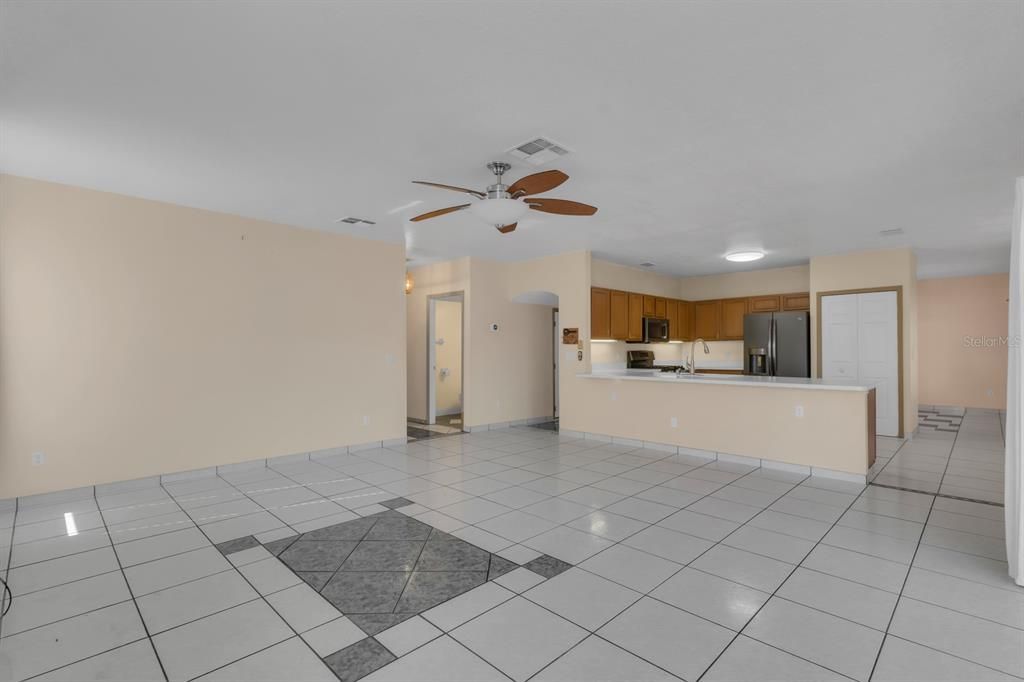 Active With Contract: $435,000 (4 beds, 2 baths, 2797 Square Feet)