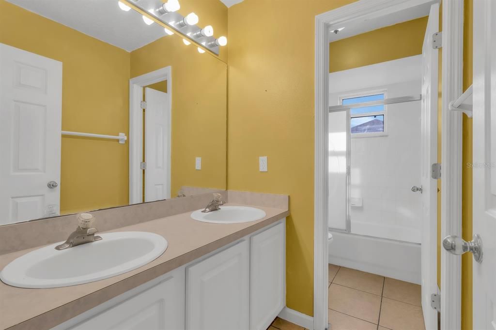 Active With Contract: $435,000 (4 beds, 2 baths, 2797 Square Feet)