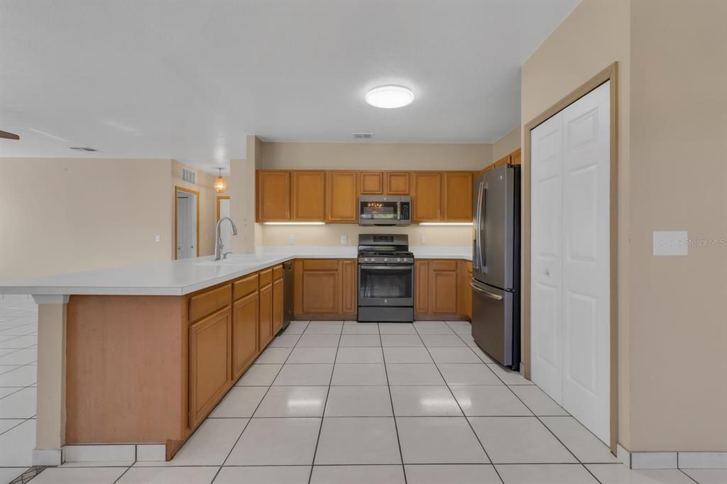 Active With Contract: $435,000 (4 beds, 2 baths, 2797 Square Feet)