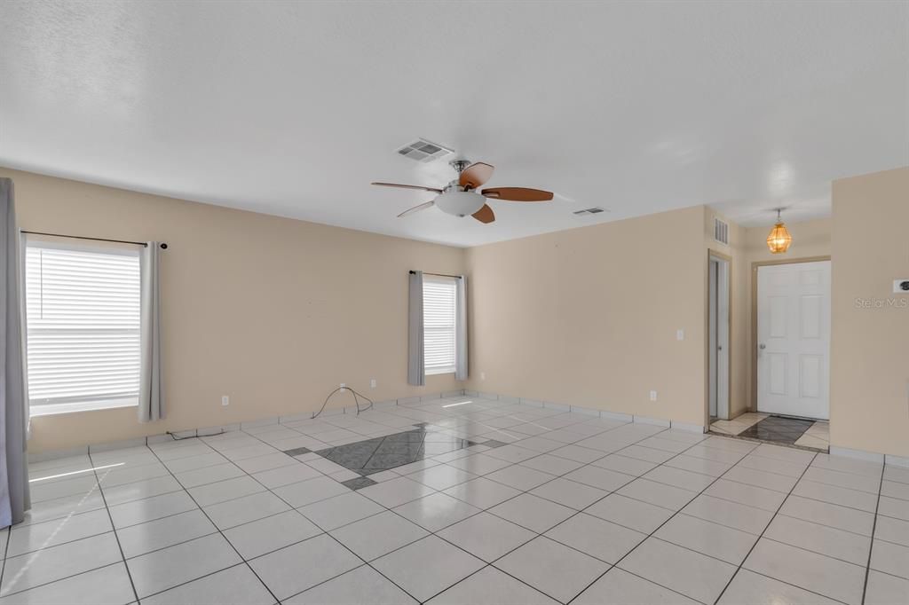 Active With Contract: $435,000 (4 beds, 2 baths, 2797 Square Feet)