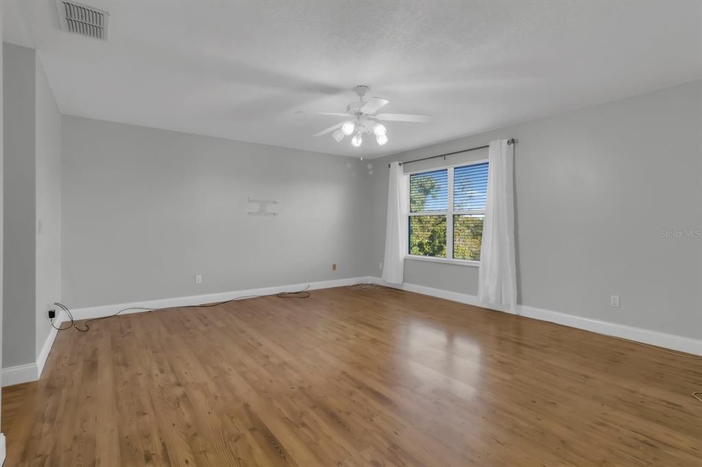 Active With Contract: $435,000 (4 beds, 2 baths, 2797 Square Feet)