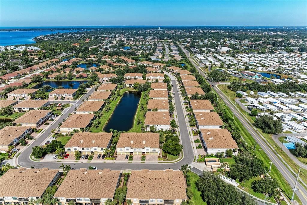 合同活跃: $309,500 (3 贝兹, 2 浴室, 1277 平方英尺)