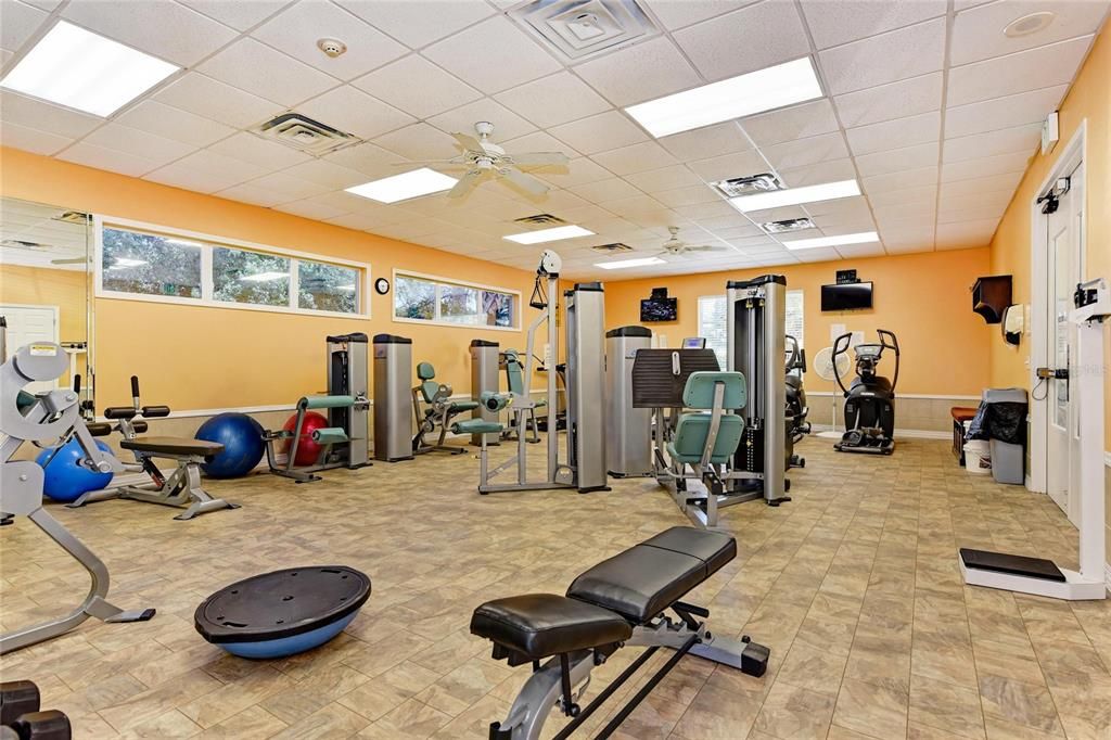 合同活跃: $309,500 (3 贝兹, 2 浴室, 1277 平方英尺)