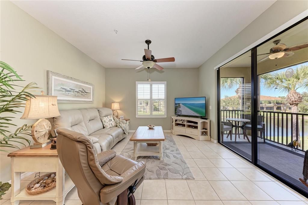 合同活跃: $309,500 (3 贝兹, 2 浴室, 1277 平方英尺)