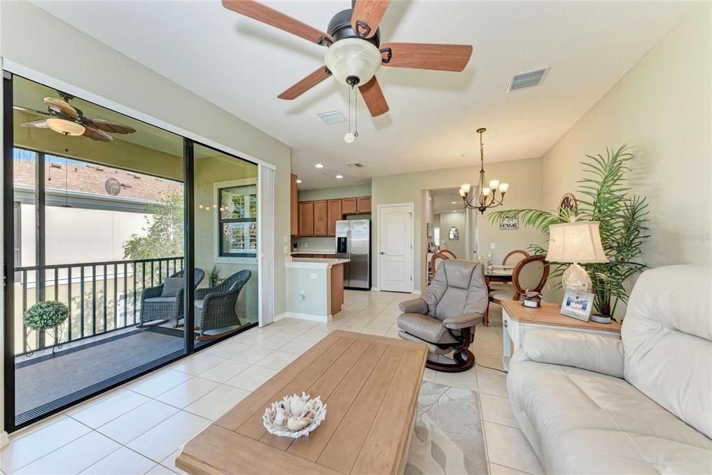 合同活跃: $309,500 (3 贝兹, 2 浴室, 1277 平方英尺)