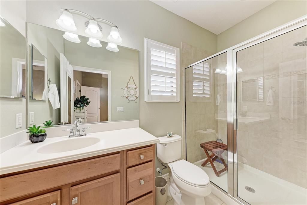 合同活跃: $309,500 (3 贝兹, 2 浴室, 1277 平方英尺)