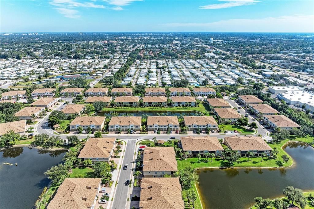 合同活跃: $309,500 (3 贝兹, 2 浴室, 1277 平方英尺)