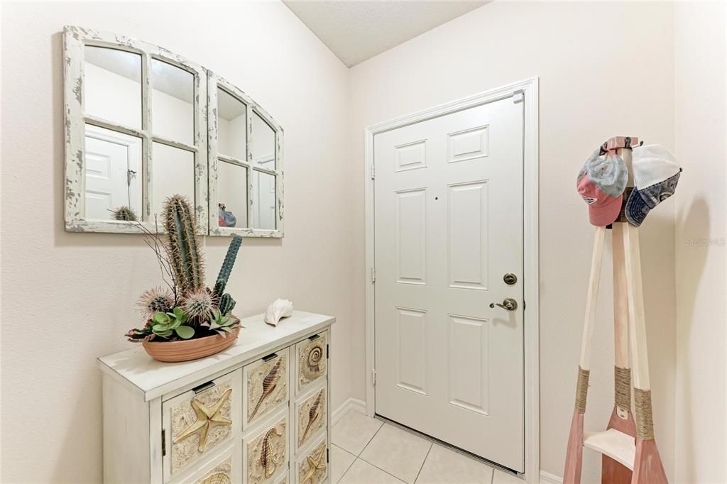 合同活跃: $309,500 (3 贝兹, 2 浴室, 1277 平方英尺)