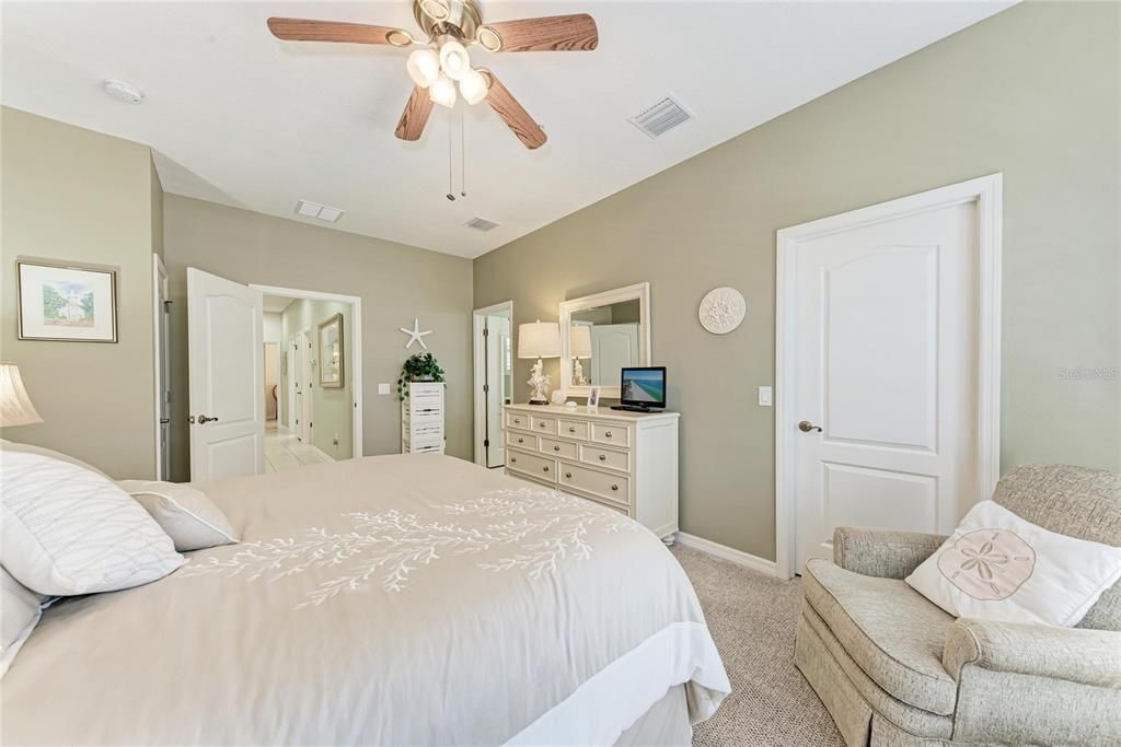 合同活跃: $309,500 (3 贝兹, 2 浴室, 1277 平方英尺)