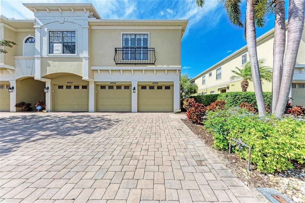 合同活跃: $309,500 (3 贝兹, 2 浴室, 1277 平方英尺)