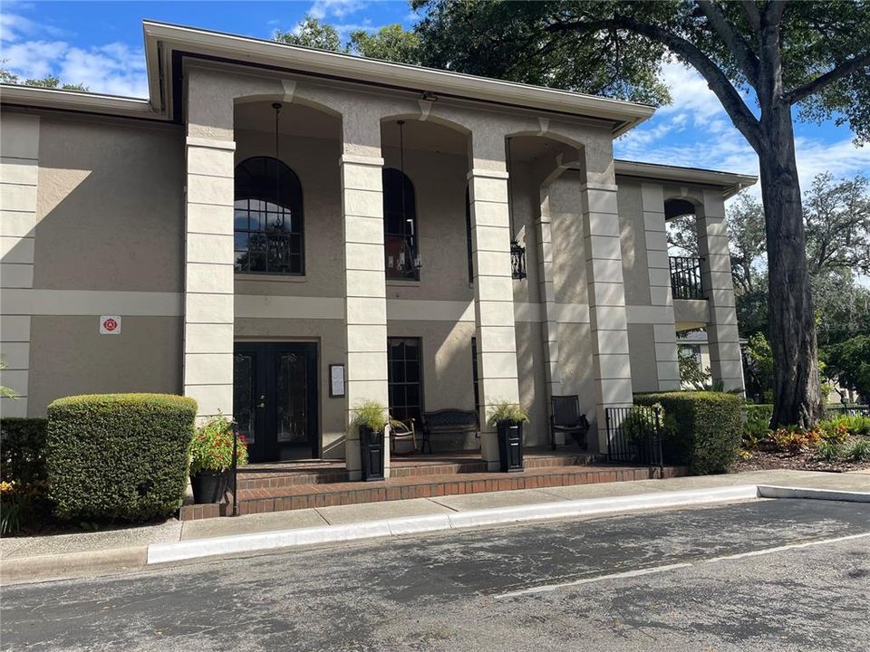 合同活跃: $239,900 (3 贝兹, 2 浴室, 1637 平方英尺)