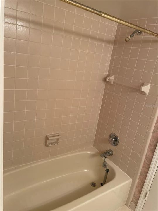 合同活跃: $239,900 (3 贝兹, 2 浴室, 1637 平方英尺)