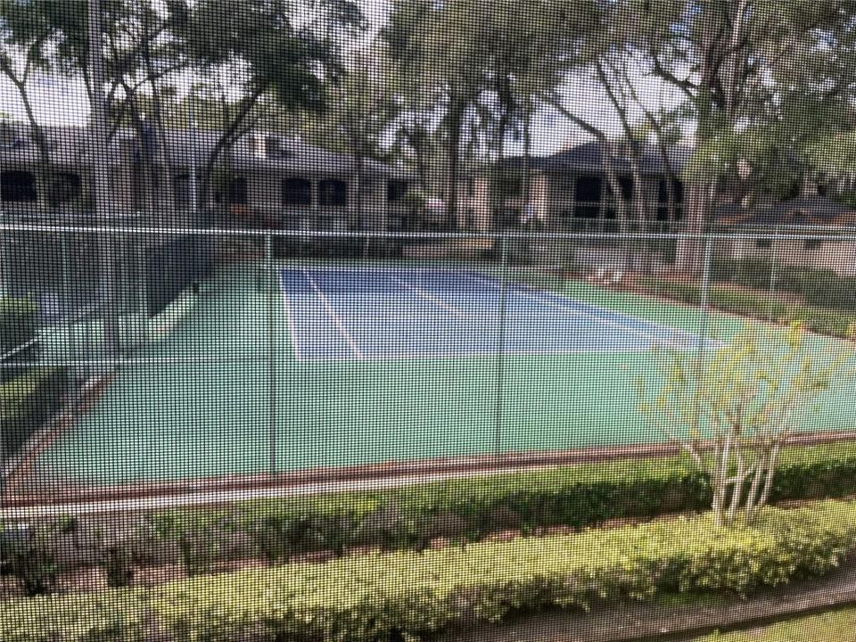 合同活跃: $239,900 (3 贝兹, 2 浴室, 1637 平方英尺)