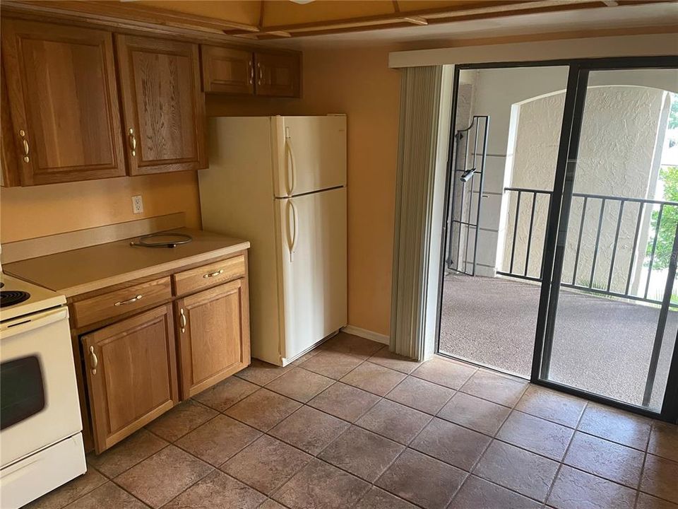 合同活跃: $239,900 (3 贝兹, 2 浴室, 1637 平方英尺)