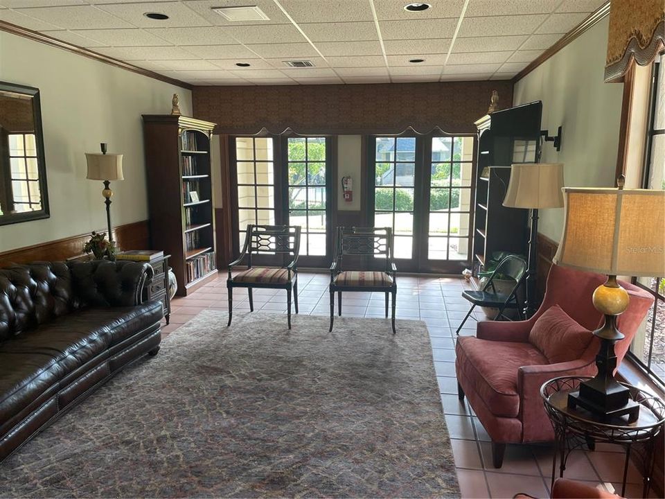 合同活跃: $239,900 (3 贝兹, 2 浴室, 1637 平方英尺)