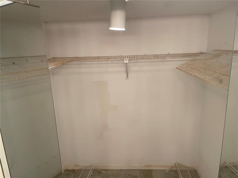 合同活跃: $239,900 (3 贝兹, 2 浴室, 1637 平方英尺)