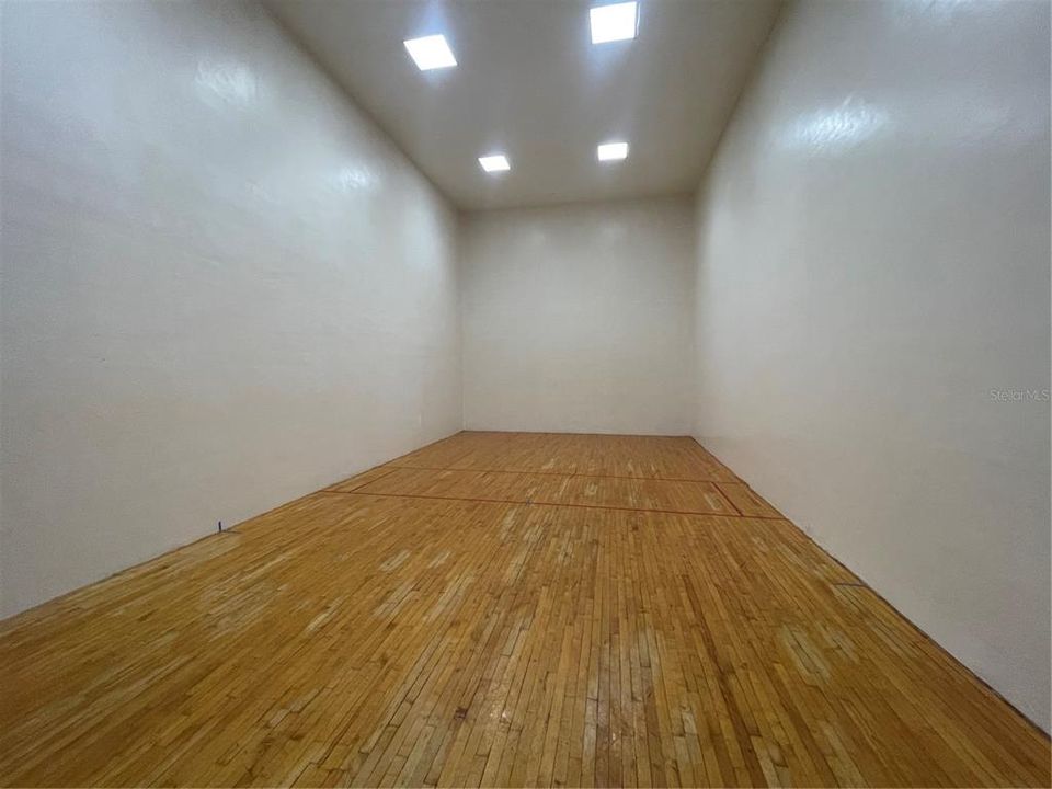 合同活跃: $239,900 (3 贝兹, 2 浴室, 1637 平方英尺)