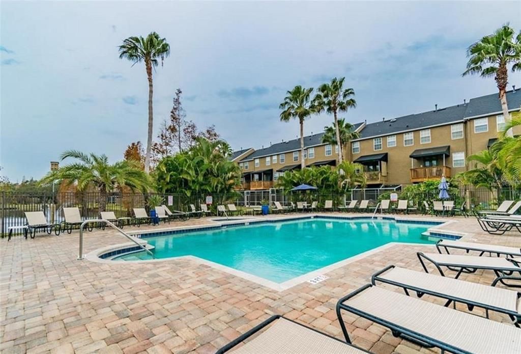 合同活跃: $429,999 (3 贝兹, 2 浴室, 1828 平方英尺)