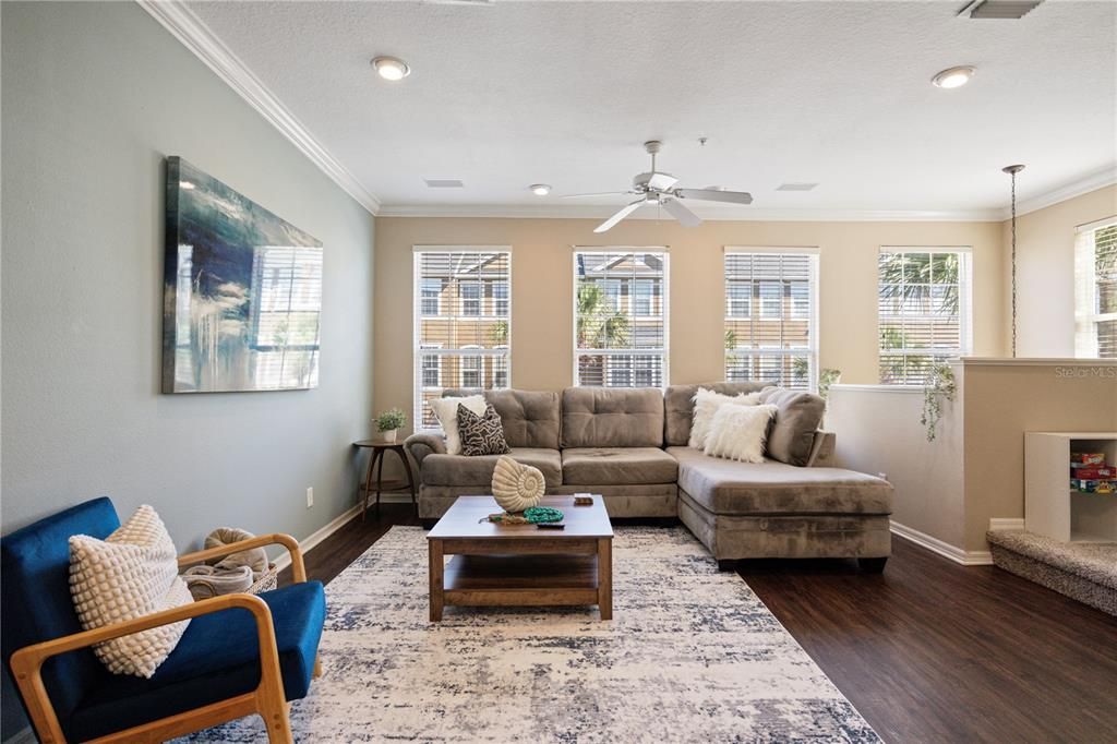 合同活跃: $429,999 (3 贝兹, 2 浴室, 1828 平方英尺)