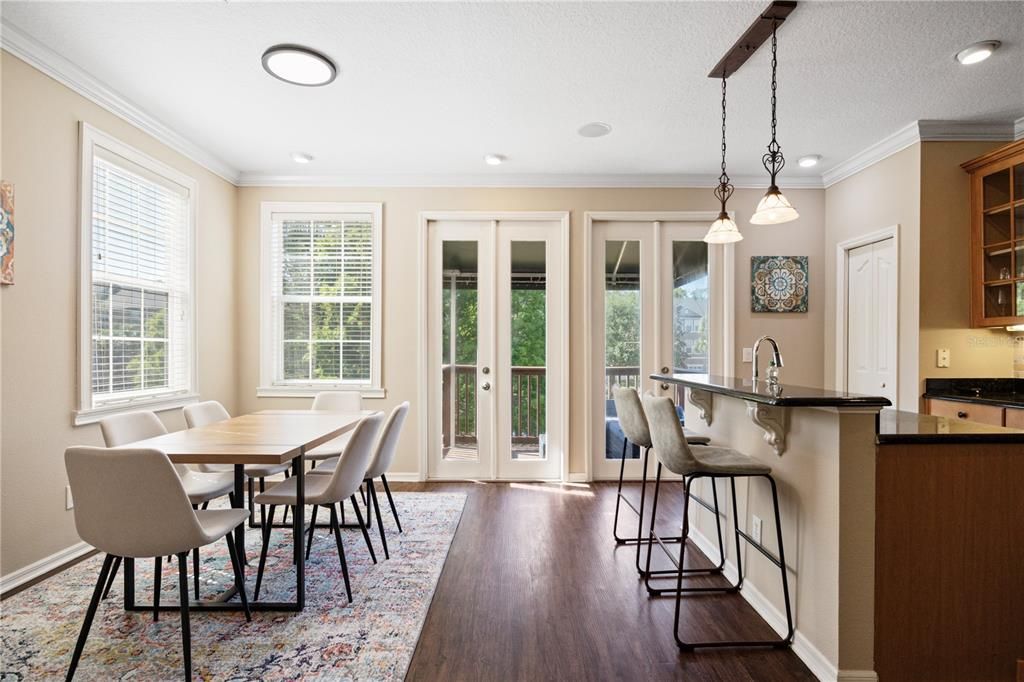 合同活跃: $429,999 (3 贝兹, 2 浴室, 1828 平方英尺)