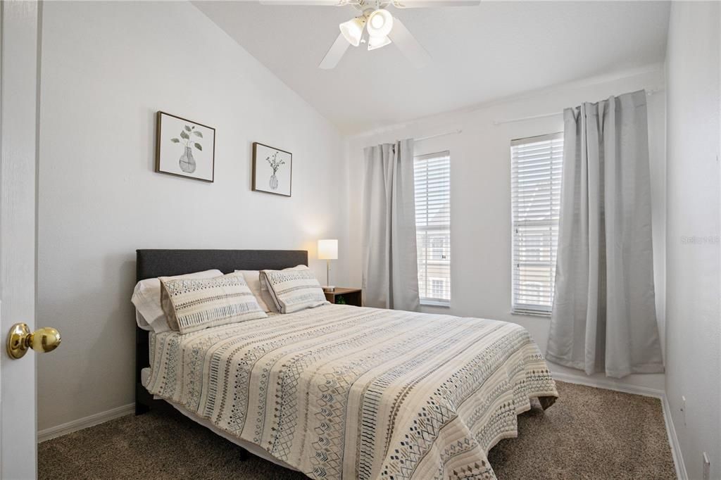 合同活跃: $429,999 (3 贝兹, 2 浴室, 1828 平方英尺)