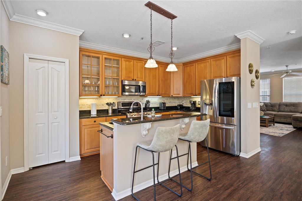 合同活跃: $429,999 (3 贝兹, 2 浴室, 1828 平方英尺)