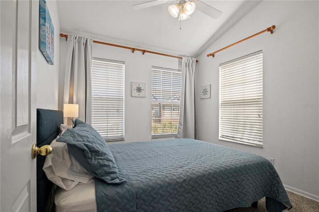 合同活跃: $429,999 (3 贝兹, 2 浴室, 1828 平方英尺)