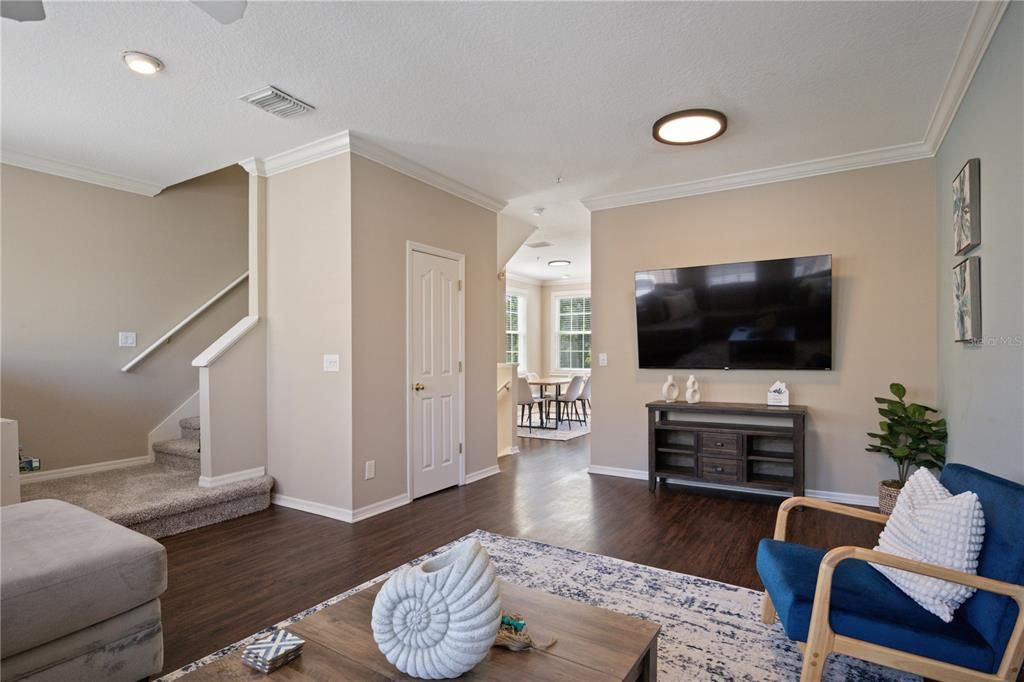 合同活跃: $429,999 (3 贝兹, 2 浴室, 1828 平方英尺)