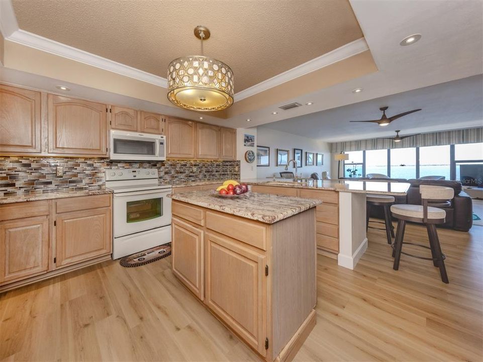 For Sale: $495,000 (3 beds, 2 baths, 1916 Square Feet)