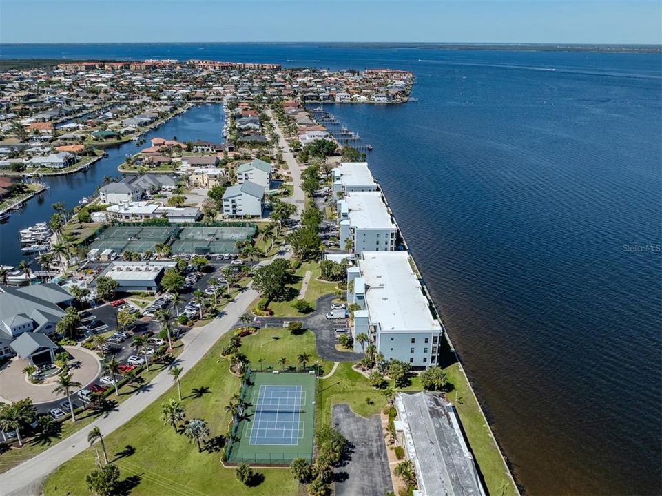 For Sale: $495,000 (3 beds, 2 baths, 1916 Square Feet)