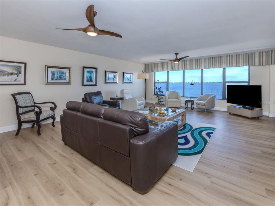 For Sale: $495,000 (3 beds, 2 baths, 1916 Square Feet)