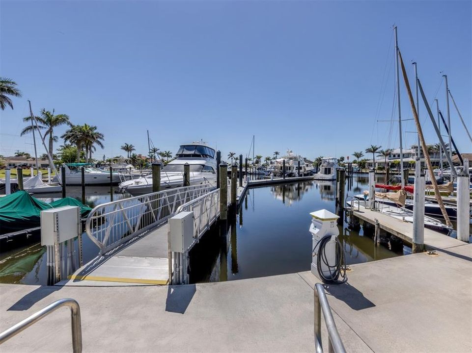 For Sale: $495,000 (3 beds, 2 baths, 1916 Square Feet)
