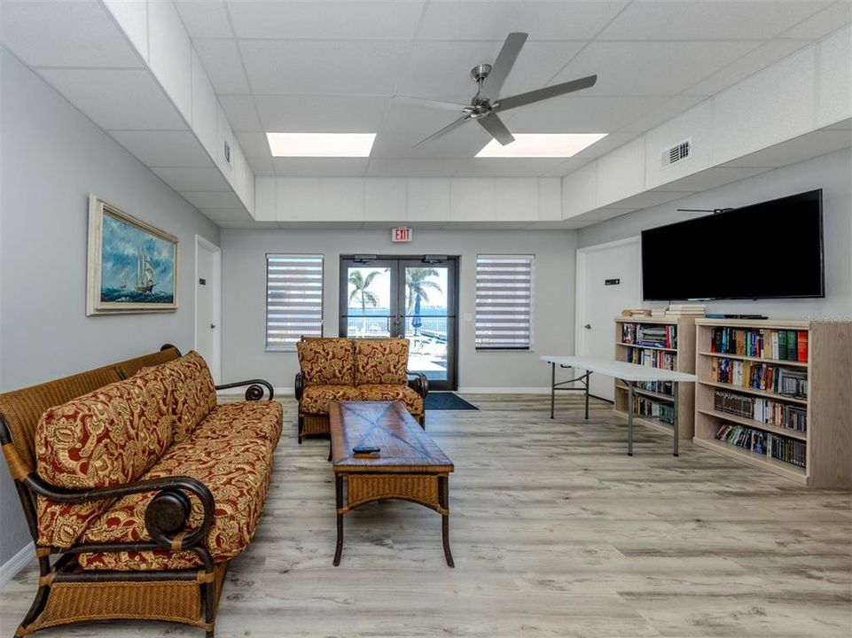 For Sale: $495,000 (3 beds, 2 baths, 1916 Square Feet)