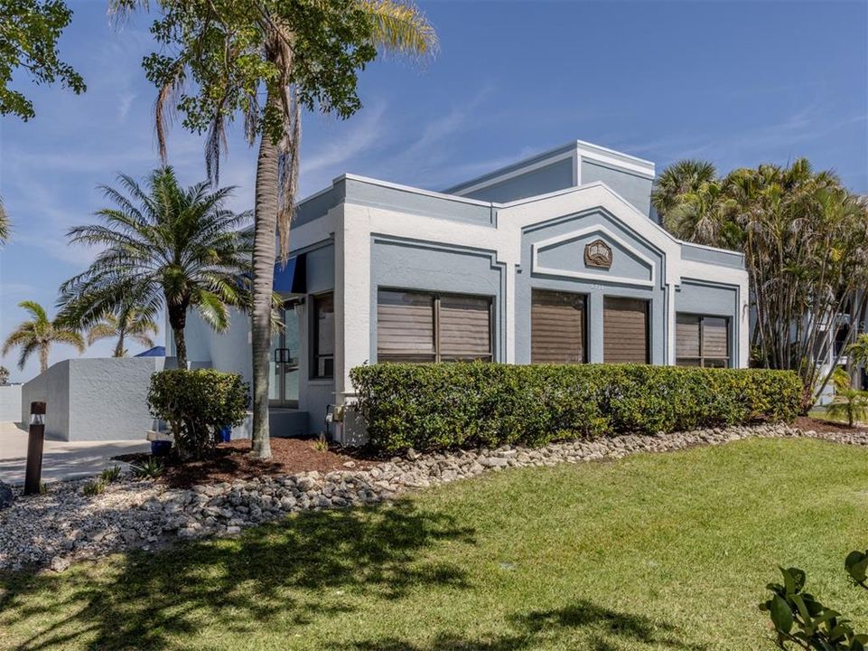 For Sale: $495,000 (3 beds, 2 baths, 1916 Square Feet)