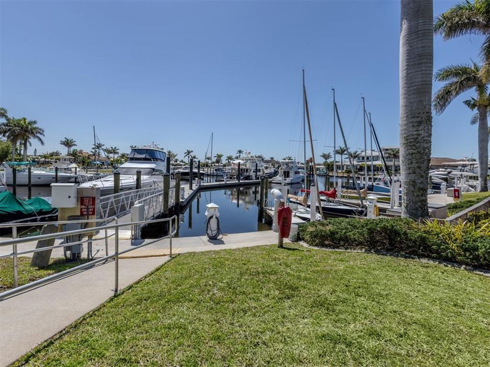 For Sale: $495,000 (3 beds, 2 baths, 1916 Square Feet)