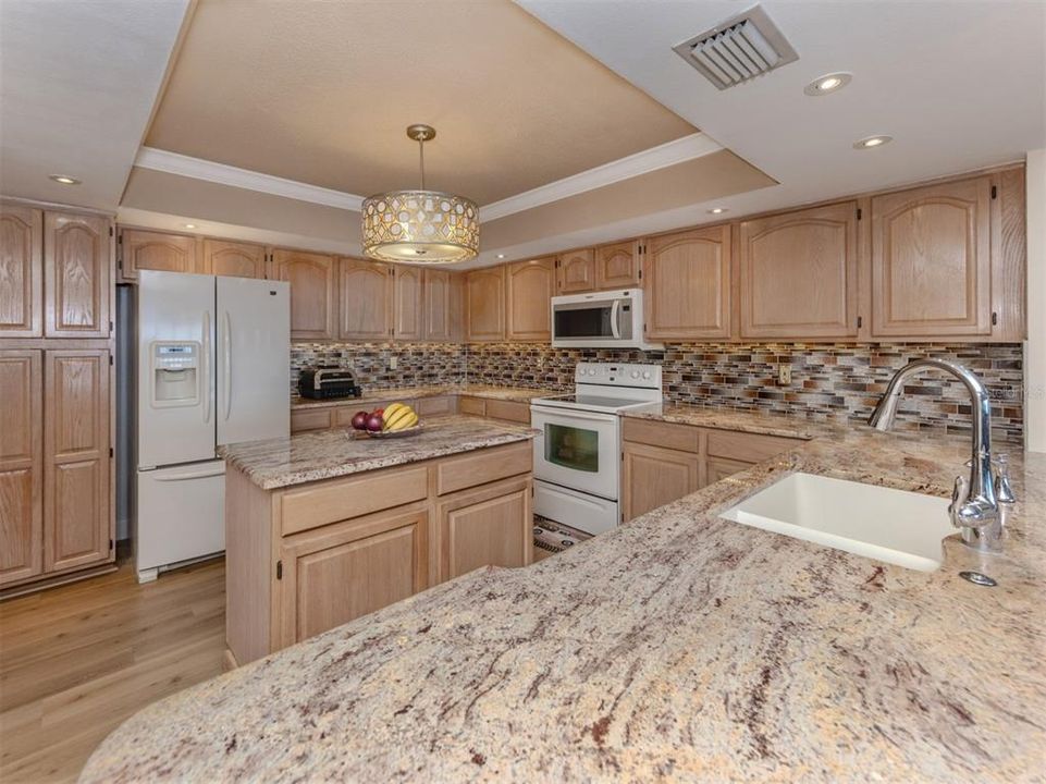 For Sale: $495,000 (3 beds, 2 baths, 1916 Square Feet)