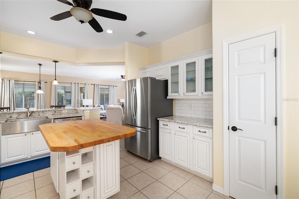 En Venta: $350,000 (2 camas, 2 baños, 2119 Pies cuadrados)