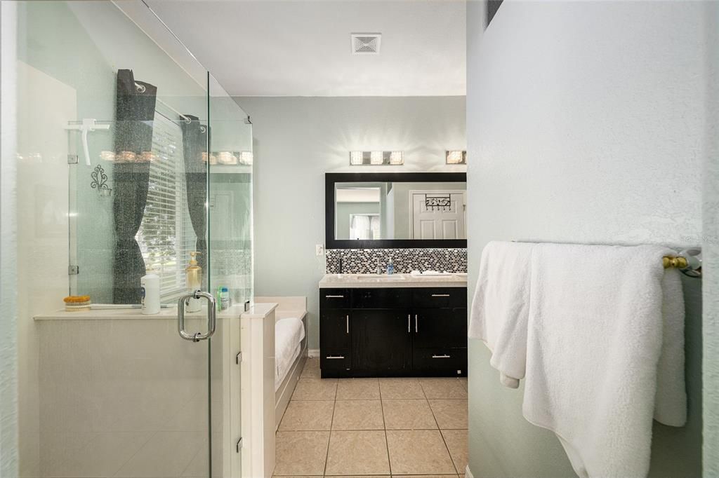 En Venta: $350,000 (2 camas, 2 baños, 2119 Pies cuadrados)