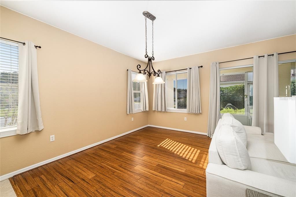 En Venta: $350,000 (2 camas, 2 baños, 2119 Pies cuadrados)