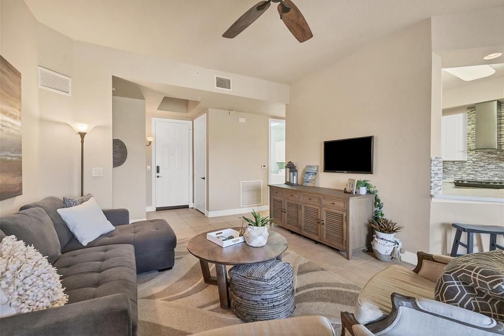 На продажу: $321,900 (2 спален, 2 ванн, 1485 Квадратных фут)