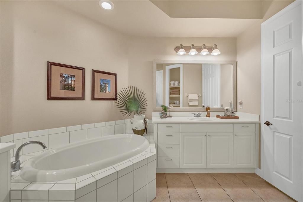 На продажу: $321,900 (2 спален, 2 ванн, 1485 Квадратных фут)