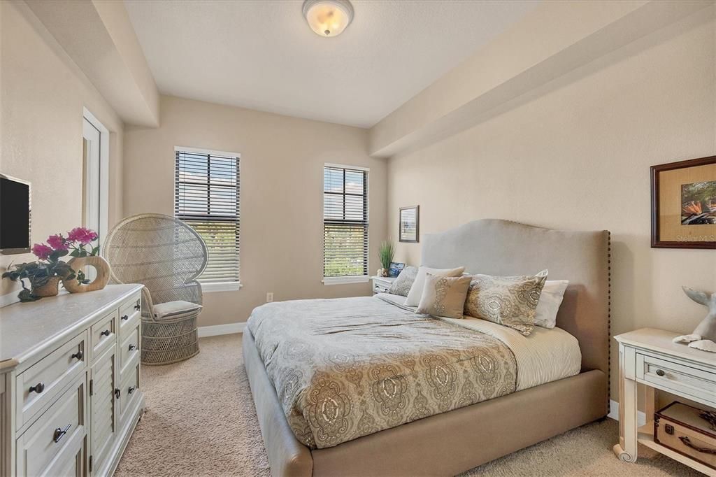 На продажу: $321,900 (2 спален, 2 ванн, 1485 Квадратных фут)