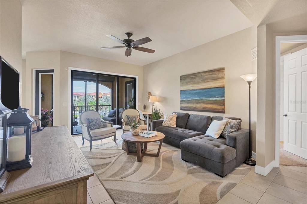 На продажу: $321,900 (2 спален, 2 ванн, 1485 Квадратных фут)