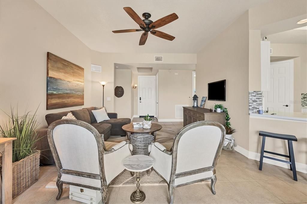 На продажу: $321,900 (2 спален, 2 ванн, 1485 Квадратных фут)