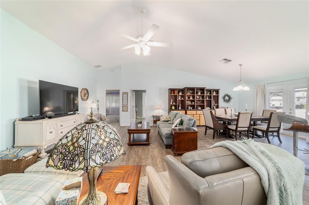 For Sale: $262,000 (2 beds, 2 baths, 2164 Square Feet)