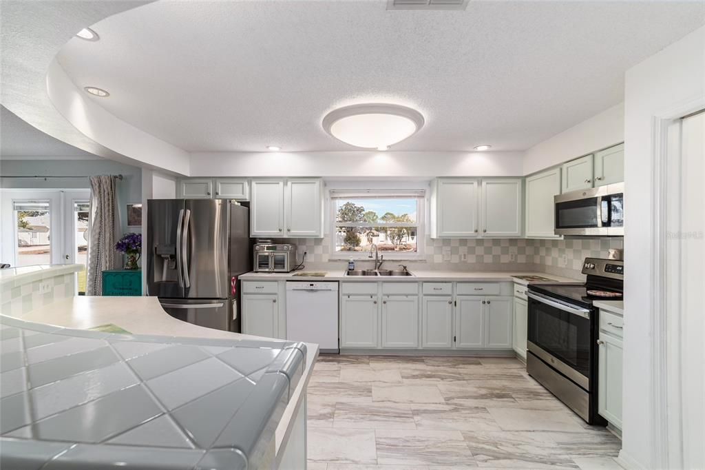 For Sale: $262,000 (2 beds, 2 baths, 2164 Square Feet)