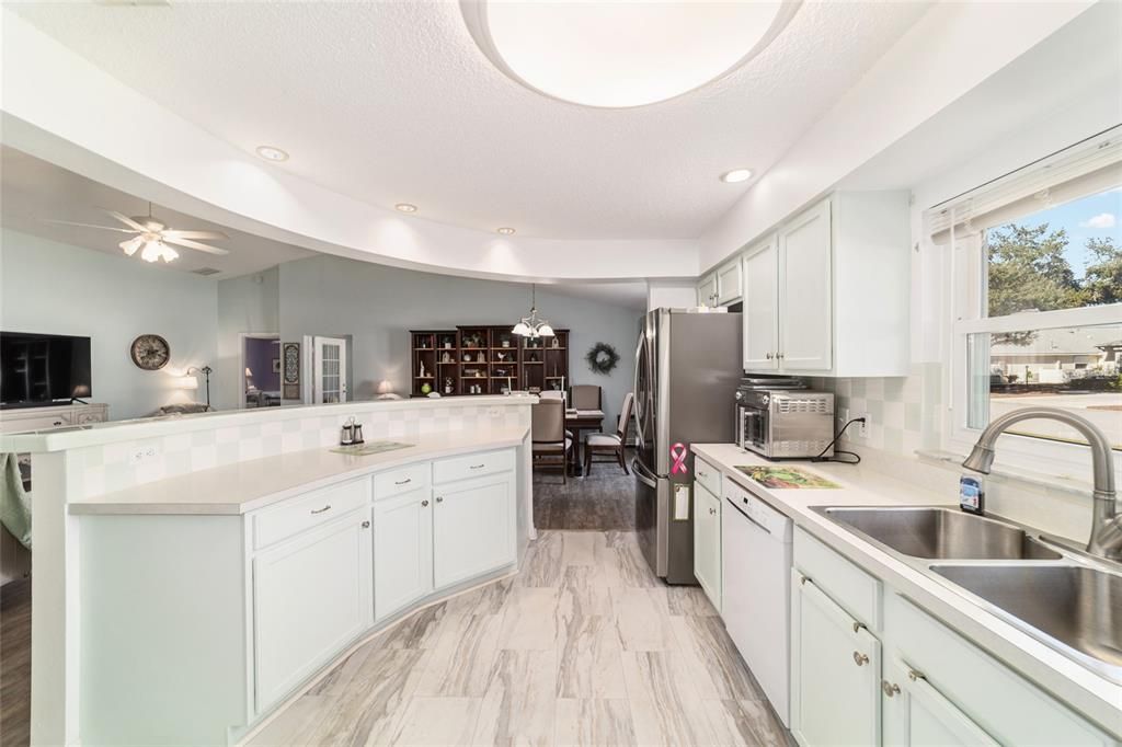 For Sale: $262,000 (2 beds, 2 baths, 2164 Square Feet)