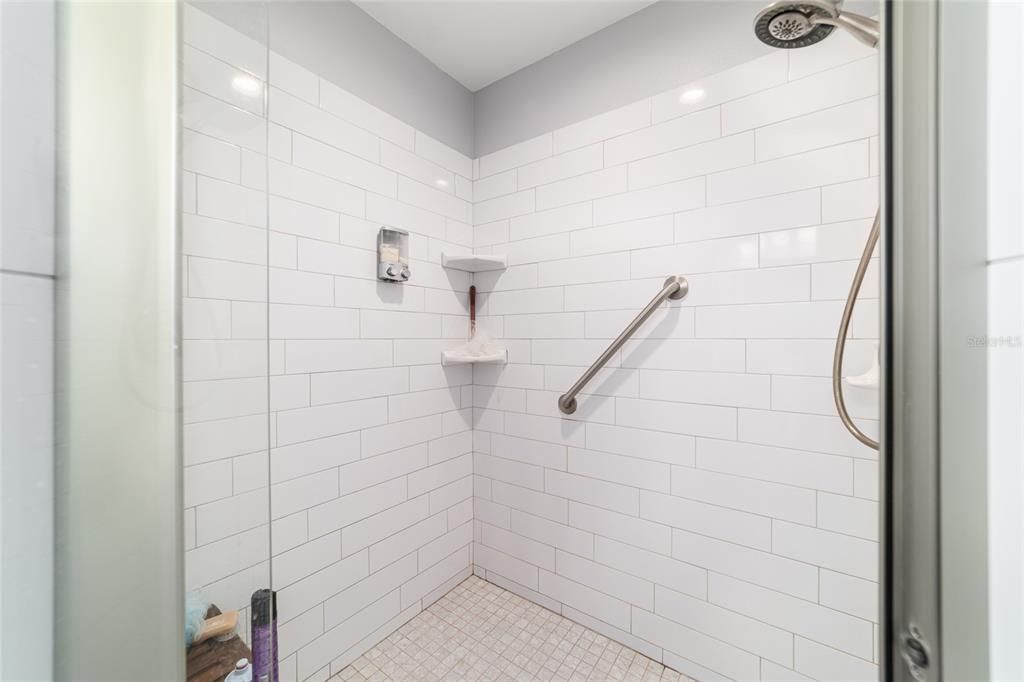 For Sale: $262,000 (2 beds, 2 baths, 2164 Square Feet)