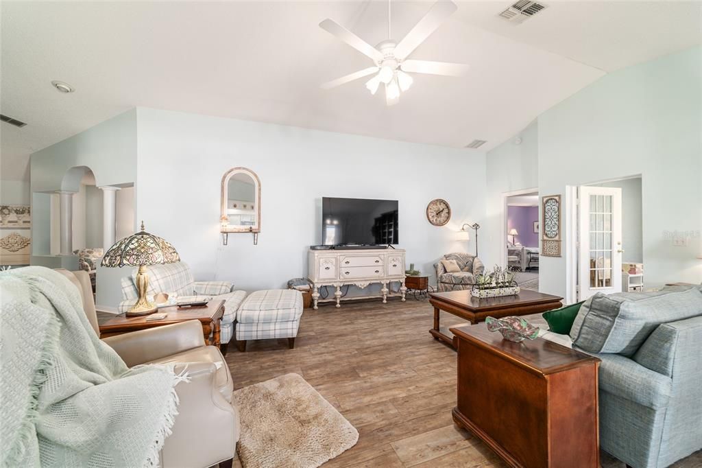 For Sale: $262,000 (2 beds, 2 baths, 2164 Square Feet)