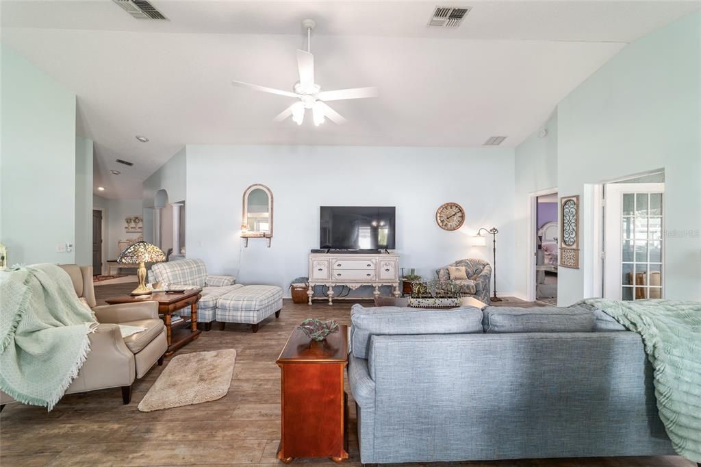 For Sale: $262,000 (2 beds, 2 baths, 2164 Square Feet)